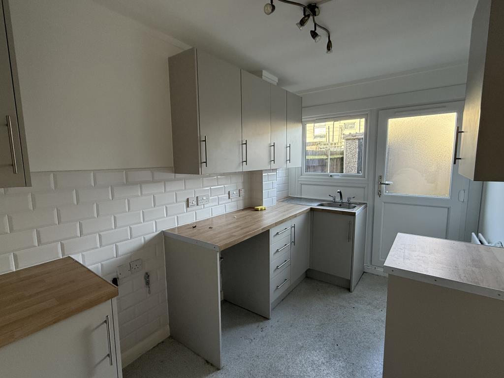 Lot: 61 - HOUSE IN NEED OF IMPROVEMENT - Kitchen in House in Need of Improvement